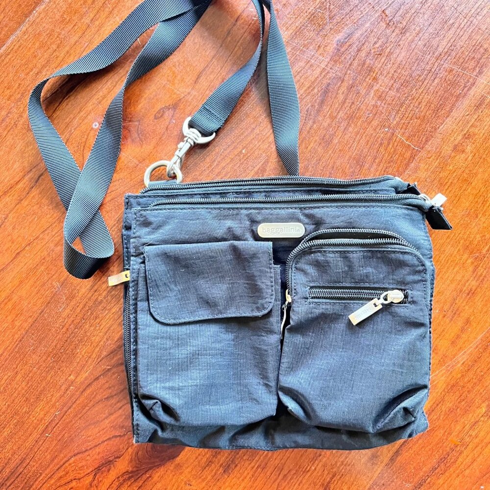 Baggallini Black Nylon Crossbody‎ Bag With Multiple Pockets & Adjustable Strap